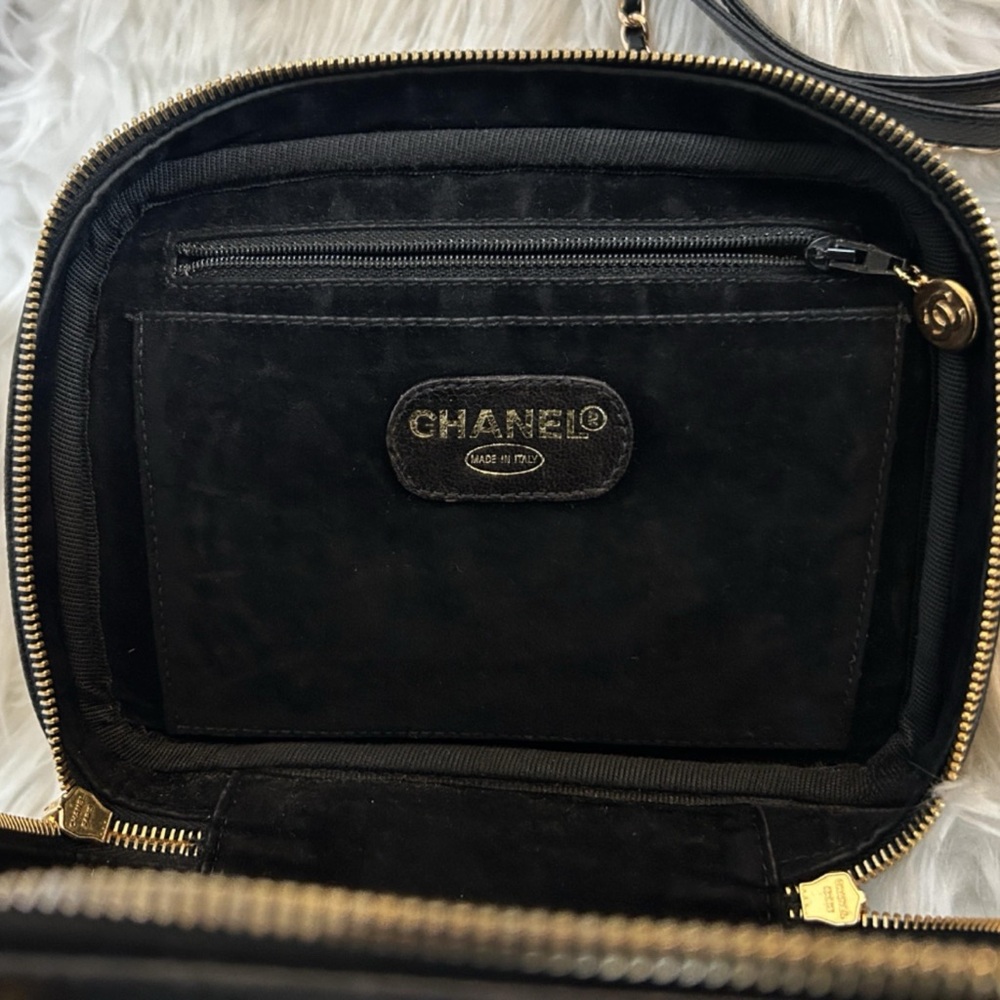 CHANEL Vanity Bag in Black Caviar Leather with Gold Hardware crossbody shoulder - Picture 7 of 11